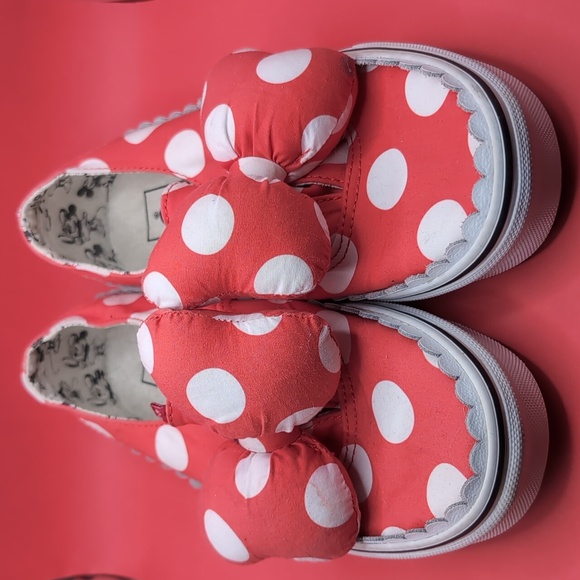 The Tragic Tale Of Minnie Winnie Red Faded A Vans Journey Through Time And Neglectfeed